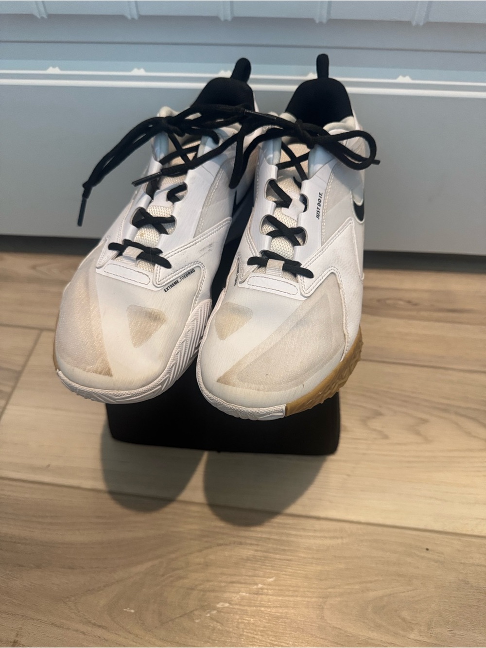Nike Men’s White and Black Low-Top Sneakers
